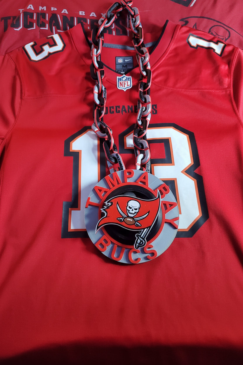 THIS CHAIN SPINS! Tampa Bay Buccaneers hype spinning chain.