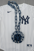 THIS CHAIN SPINS! Blue and White Yankees chain.
